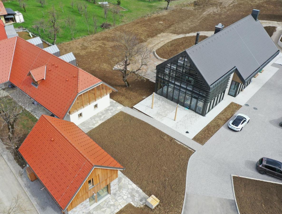 Pira Hotel Postojna Exterior photo
