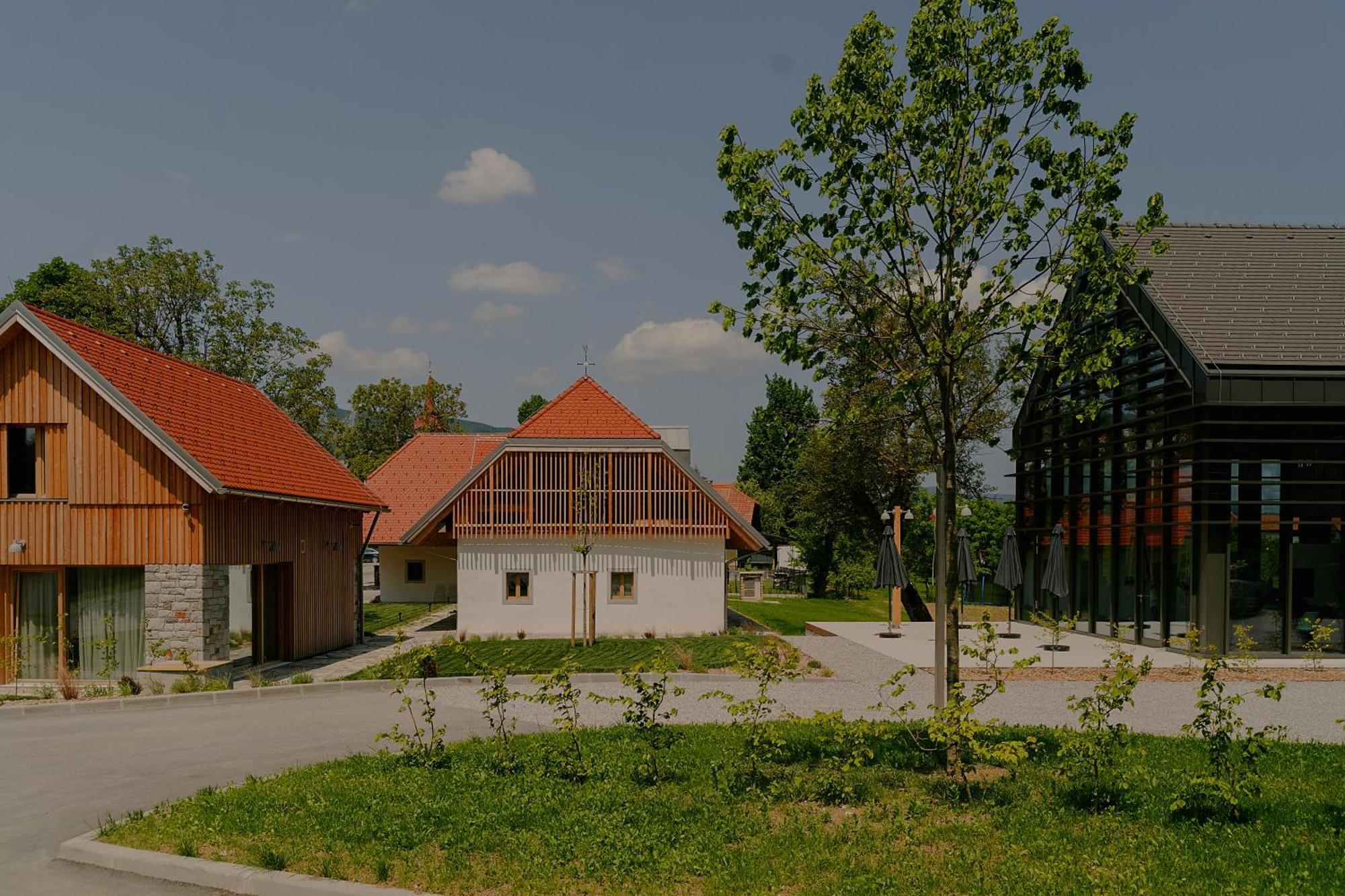 Pira Hotel Postojna Exterior photo