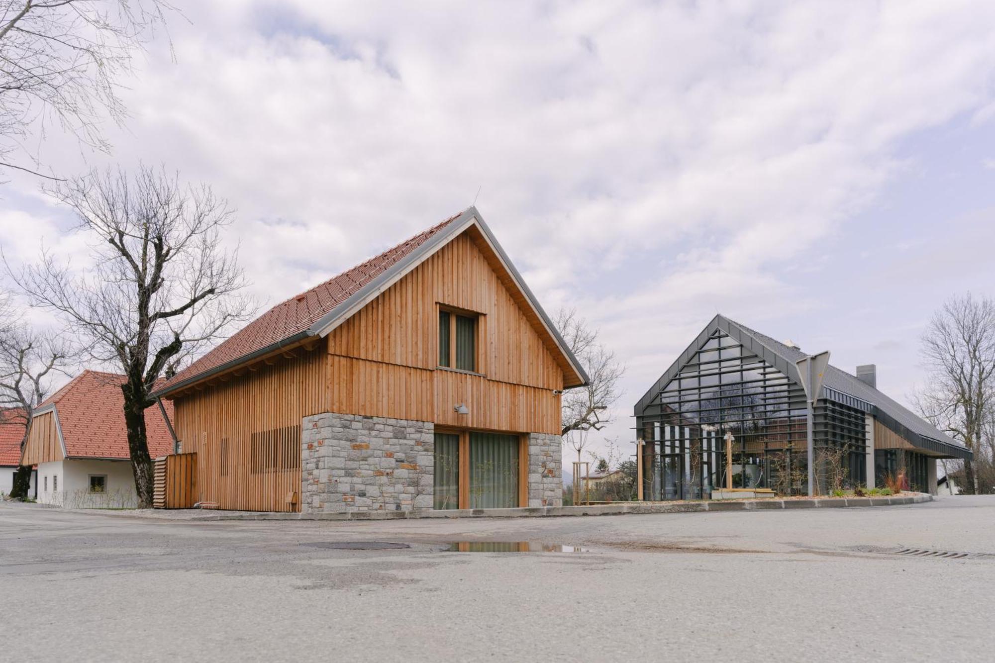 Pira Hotel Postojna Exterior photo
